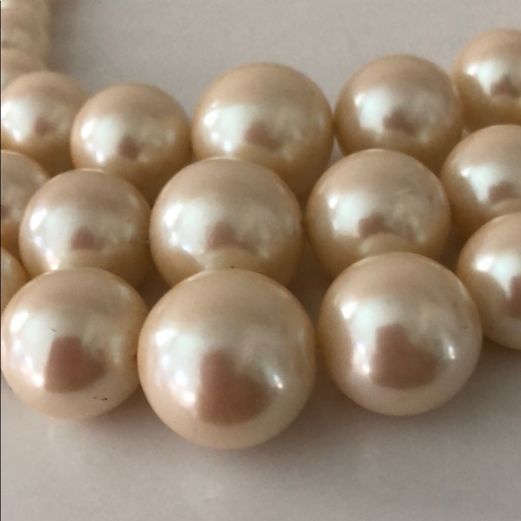 VINTAGE PEARL 3 STRAND IVORY PEARL NECKLACE - Picture 4 of 8